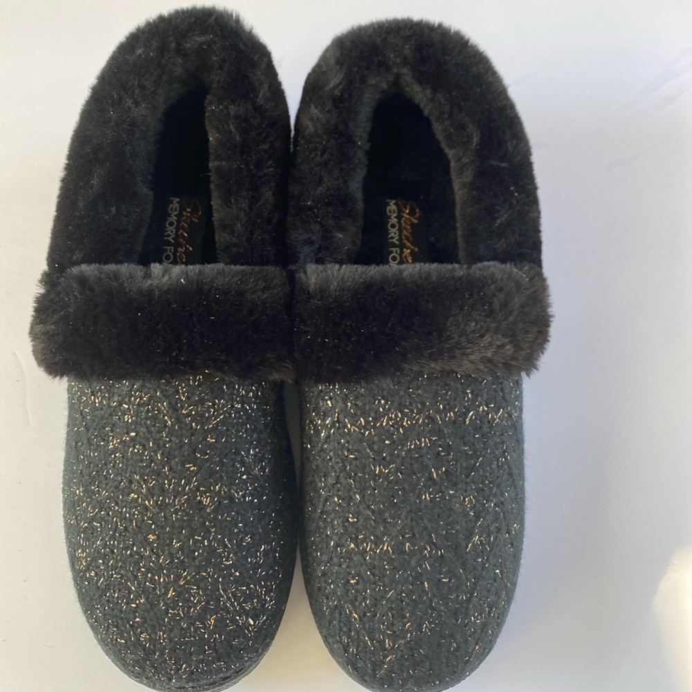 NWOT Sketchers womens memory foam slippers- Size 7M Black with gold sparkles
